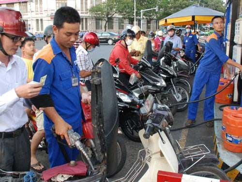 Giá xăng giảm... 30 đồng/lít từ 18h ngày 9/9 - 1