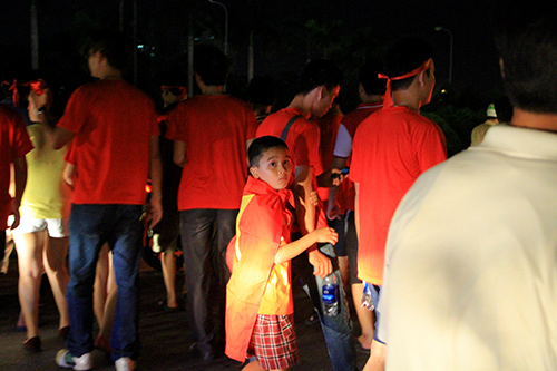 CĐV Việt #039;xuyên#039; đêm mừng chiến thắng U19 Việt Nam - 5