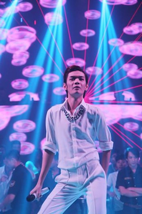 Đào Bá Lộc bị quot;ném đáquot; vì thời trang nữ tính - 1