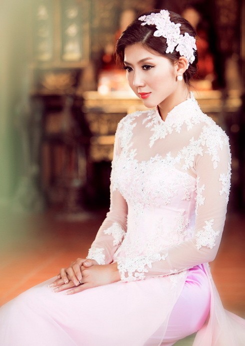 Ngọc Quyên đẹp như trong tranh với áo dài cưới - 9