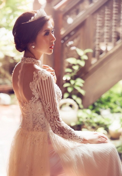 Ngọc Quyên đẹp như trong tranh với áo dài cưới - 15