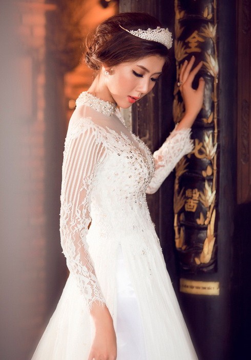 Ngọc Quyên đẹp như trong tranh với áo dài cưới - 17