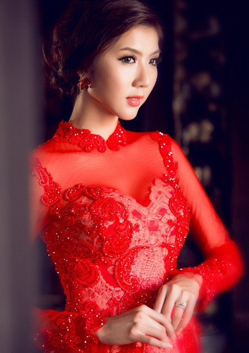 Ngọc Quyên đẹp như trong tranh với áo dài cưới - 1