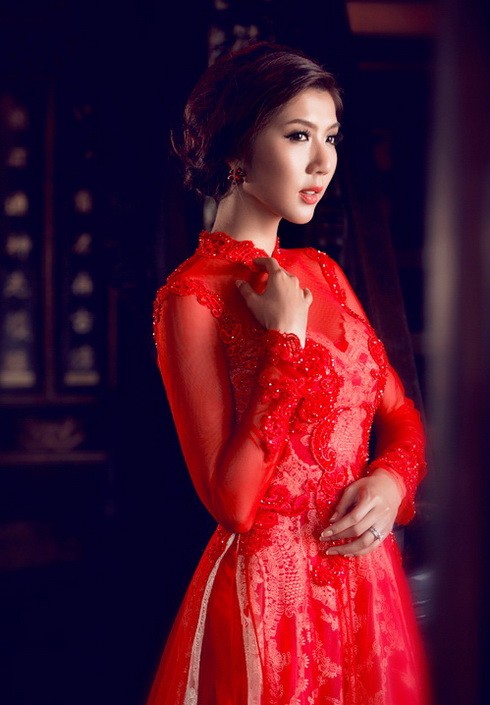 Ngọc Quyên đẹp như trong tranh với áo dài cưới - 2