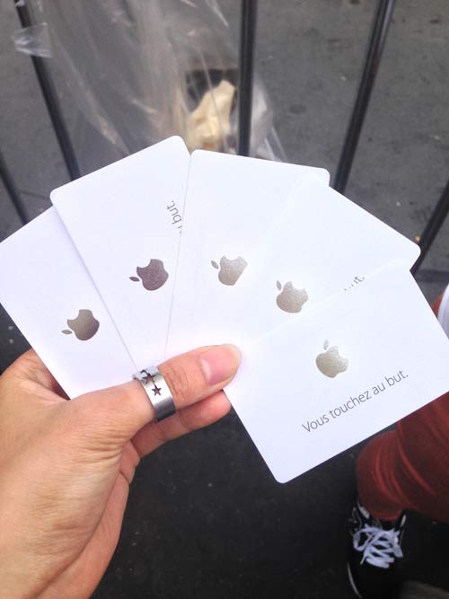 Xếp hàng mua iPhone 6 ở Pháp: Ngày thứ 2 vẫn chưa hạ nhiệt - 3
