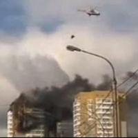 Kinh hoàng cháy lớn thiêu rụi tòa nhà 25 tầng