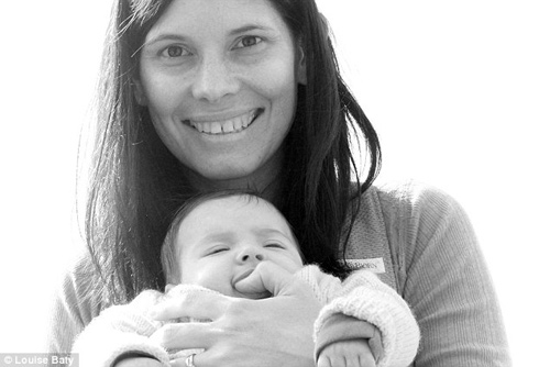 Cảm phục nghị lực giữ con của mẹ bị vỡ ối 16 tuần - 1