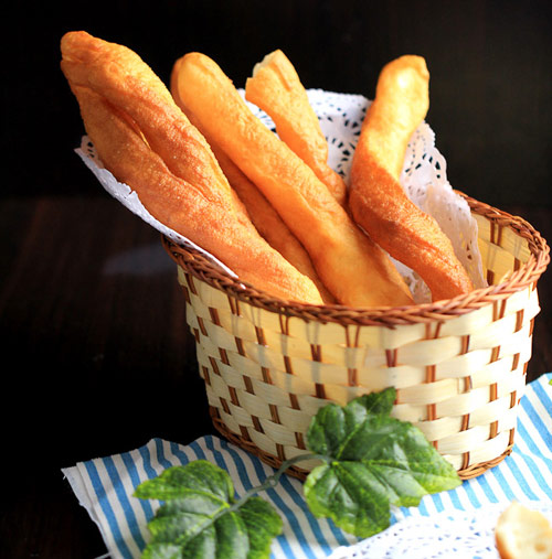 Cách làm quẩy nóng hổi, giòn ngon - 5