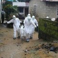 Tin tức - Bé 6 tháng tuổi khát sữa nằm bên mẹ chết vì Ebola