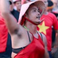 Thời trang - Khi mày râu hứng thú với chiếc áo lót của phụ nữ