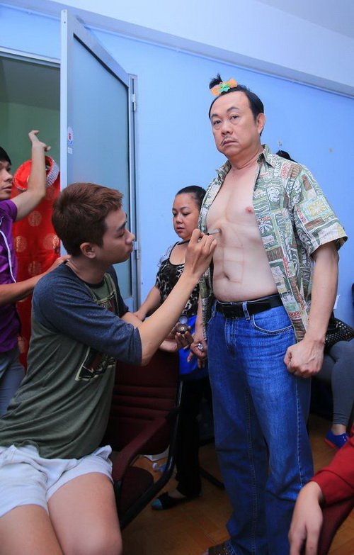 Chí Tài, Trấn Thành đọ bụng 6 múi quot;giả tạoquot; - 1