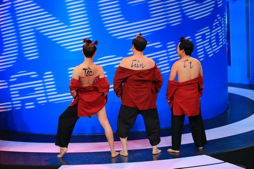 Chí Tài, Trấn Thành đọ bụng 6 múi quot;giả tạoquot; - 11