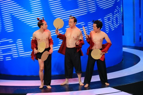 Chí Tài, Trấn Thành đọ bụng 6 múi quot;giả tạoquot; - 12