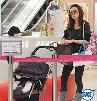 Làm mẹ đơn thân, từ hoa hậu thành gái quán bar - 3