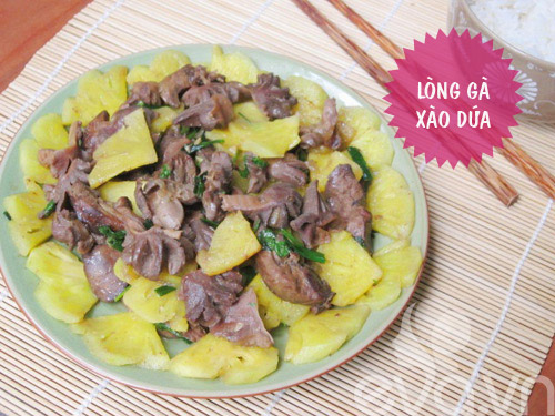 Bữa cơm ngon với tôm rang muối, canh mướp - 2