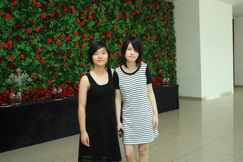 quot;Ghen tịquot; vợ chồng Phương Thảo - Ngọc Lễ ôm nhau - 4