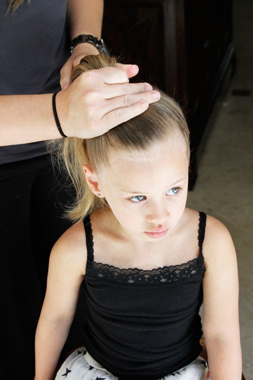 5 phút làm tóc nơ xinh-mát-gọn cho con gái yêu - 3