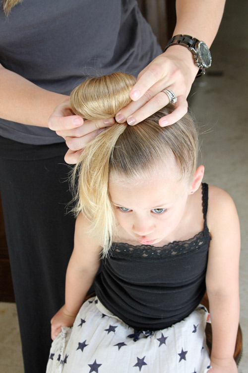 5 phút làm tóc nơ xinh-mát-gọn cho con gái yêu - 7