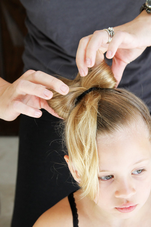 5 phút làm tóc nơ xinh-mát-gọn cho con gái yêu - 9