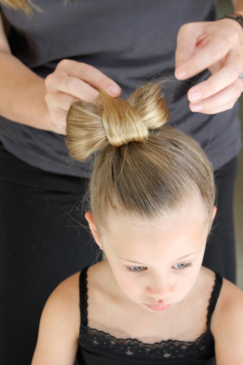 5 phút làm tóc nơ xinh-mát-gọn cho con gái yêu - 10