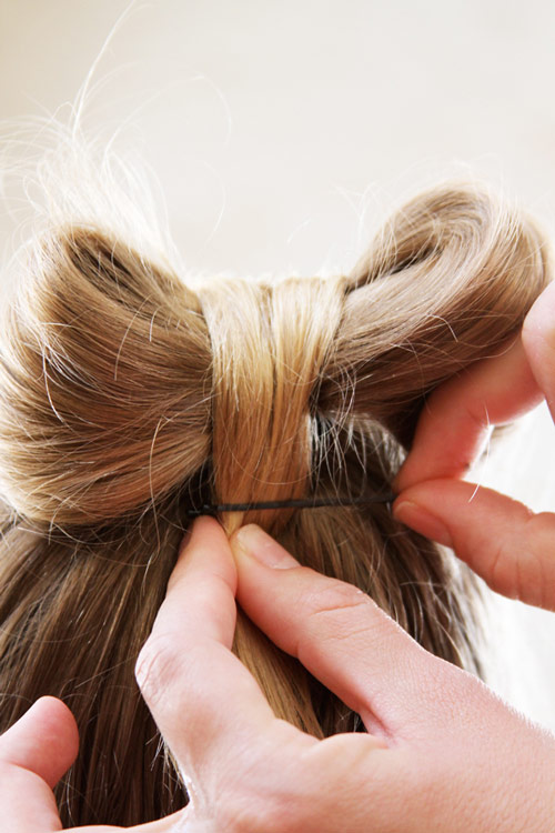 5 phút làm tóc nơ xinh-mát-gọn cho con gái yêu - 12