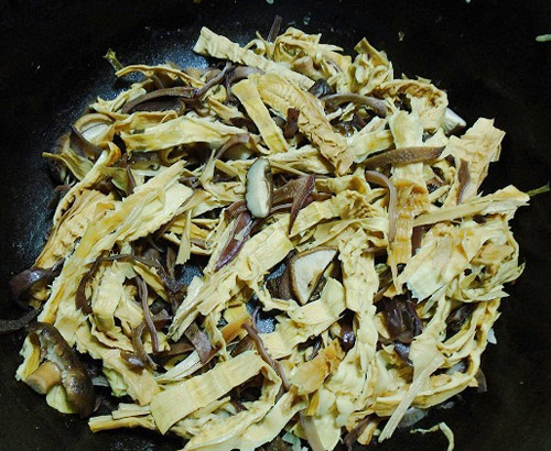 Bún móng giò với măng khô cho bữa sáng cuối tuần - 5