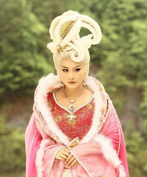 Trương Hinh Dư bị quot;ném đáquot; khi đóng vai Đát Kỷ - 1