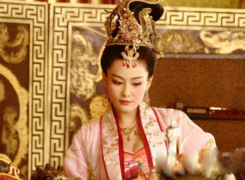 Trương Hinh Dư bị quot;ném đáquot; khi đóng vai Đát Kỷ - 9