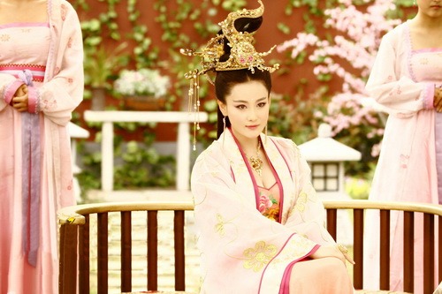 Trương Hinh Dư bị quot;ném đáquot; khi đóng vai Đát Kỷ - 11