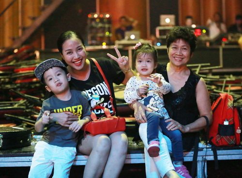 Đông đảo quot;con nítquot; hát trong show Phương Thảo - Ngọc Lễ - 6