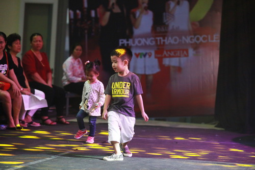 Đông đảo quot;con nítquot; hát trong show Phương Thảo - Ngọc Lễ - 7