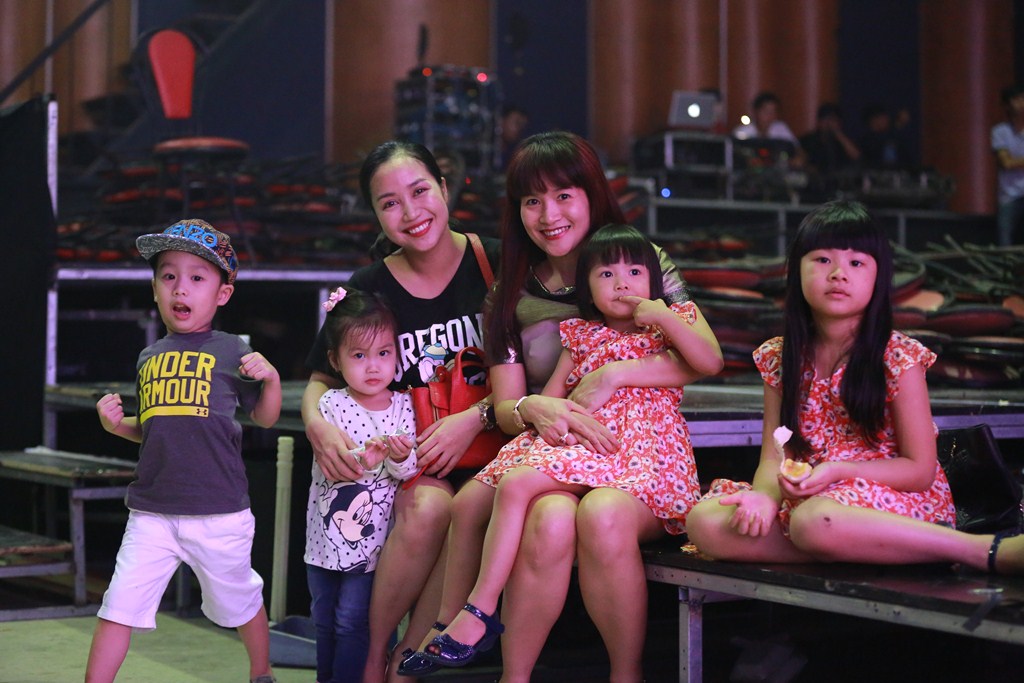 Đông đảo quot;con nítquot; hát trong show Phương Thảo - Ngọc Lễ - 8