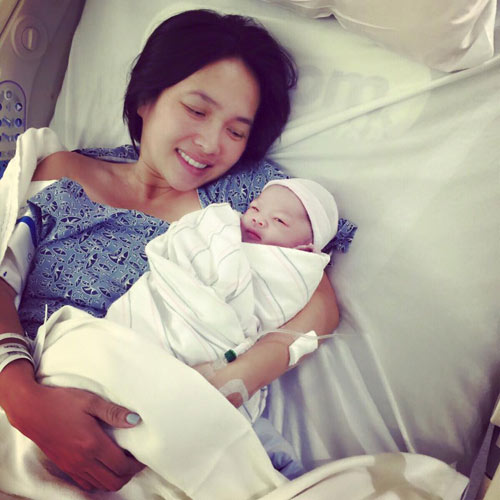 Mẹ Việt ở Mỹ đi chợ, nấu cơm ngay sau sinh 2 ngày - 4