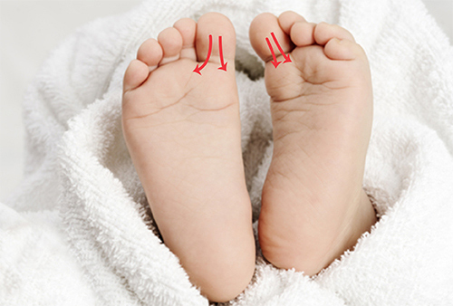 Mát xa chân cho trẻ sơ sinh: lợi đủ đường! - 2