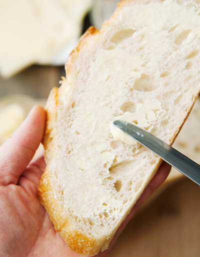 Bánh mì kẹp cá ngừ đóng hộp đơn giản, dễ ăn - 5