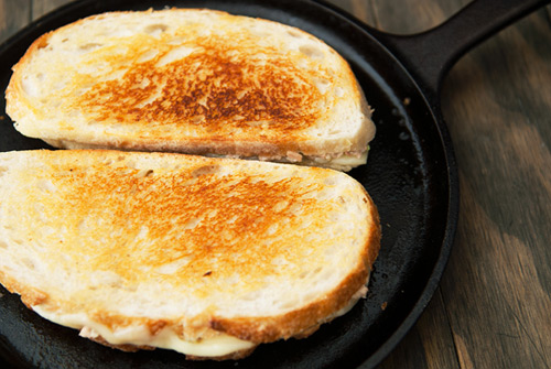 Bánh mì kẹp cá ngừ đóng hộp đơn giản, dễ ăn - 7