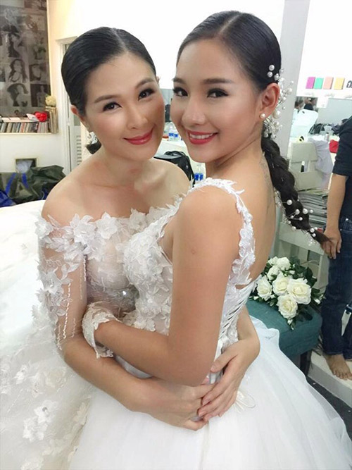 Vợ Duy Nhân bất ngờ làm người mẫu váy cưới - 4