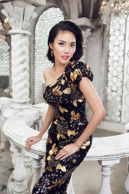 Lan Khuê khoe đường cong sexy với váy dạ hội cầu kỳ - 3