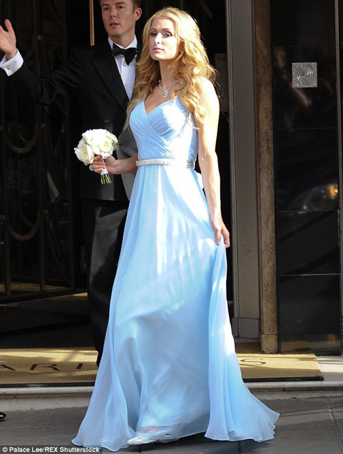 Váy cưới tiền tỷ của Nicky Hilton bị vướng vào xe Bentley - 9