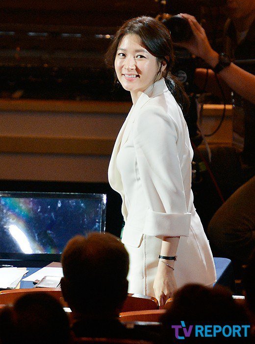 Lee Young Ae đẹp sang quot;lấn átquot; tân HH Hàn Quốc - 2