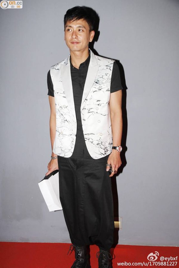 Phạm Băng Băng che chắn khá kỹ vì sợ nắng - 7