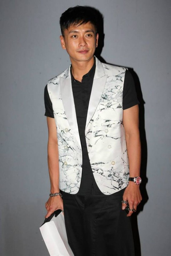 Phạm Băng Băng che chắn khá kỹ vì sợ nắng - 6