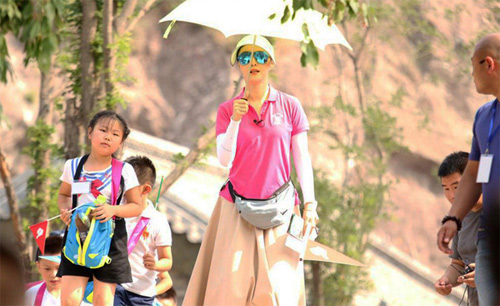 Phạm Băng Băng che chắn khá kỹ vì sợ nắng - 1