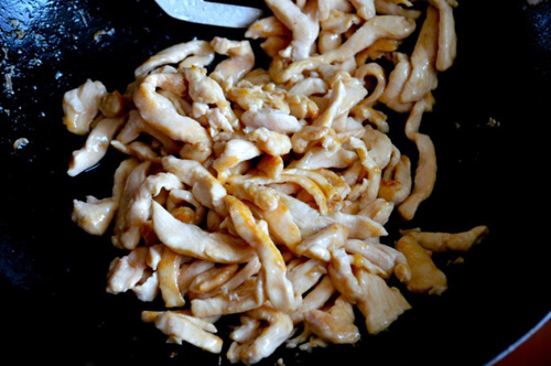 Mì trứng xào gà, rau cải đơn giản mà ngon - 4