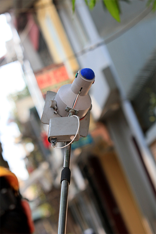 Xem EVN Hà Nội ghi số điện bằng gậy chụp ảnh - 2