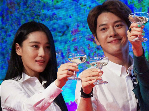 Trương Hinh Dư diện váy ngắn cũn cỡn - 3