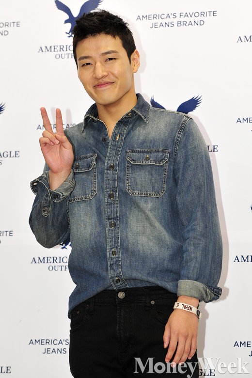 Ngô Trác Hy nghẹn ngào trong đám tang cha - 13