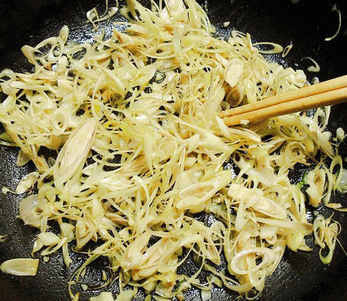 Thịt vịt xào sả ớt đậm đà, ngon cơm - 5