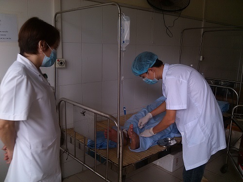 Bác sĩ kể chuyện điều trị bệnh nhân HIV, cai nghiện ma túy - 2