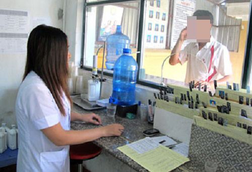 Bác sĩ kể chuyện điều trị bệnh nhân HIV, cai nghiện ma túy - 1